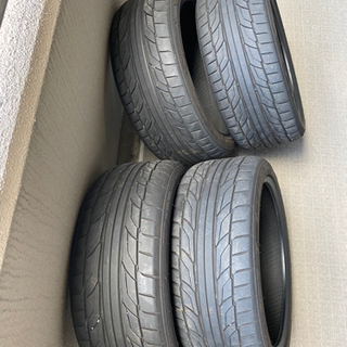 タイヤ　245/40R20 4本セット　ニットー
