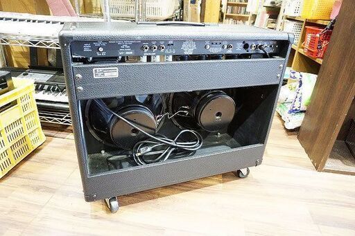 【苫小牧バナナ】フェンダー/FENDER ギターアンプ コンボ THE TWIN 黒ノブ 激しい歪みもこれ一台で 若干ガリあり♪ 苫小牧バナナ】フェンダー/FENDER ギターアンプ コンボ THE TWIN 黒