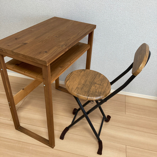 木材テーブルと椅子セット