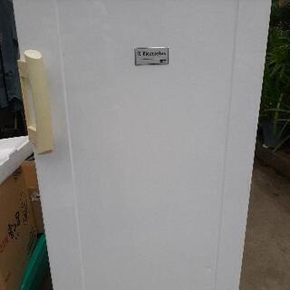 白　冷凍庫　electrolux