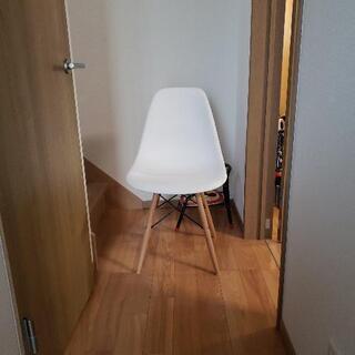 ホワイト　椅子　2つ　(決まりました)