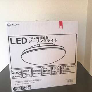 LEDライト、1.2L電気ケトル、ヘアドライヤー、机、鏡