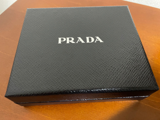 【ほぼ未使用】PRADA 財布 サフィアーノ 二つ折り