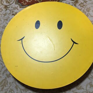 子供用の黄色いおりたたみテーブル（ちゃぶ台）