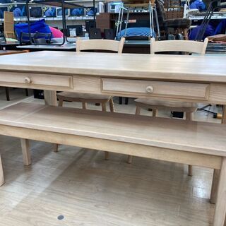 飛騨産業 (ヒダサンギョウ) ベンチダイニング4点セットをご紹介