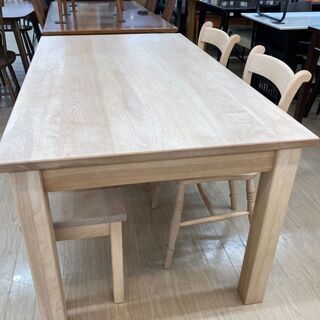 飛騨産業 (ヒダサンギョウ) ベンチダイニング4点セットをご紹介