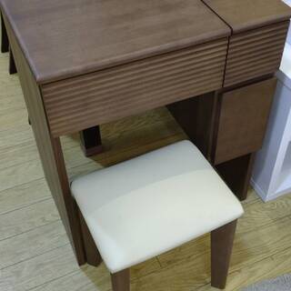 中古品】自社配送可能 カリモク ドレッサー コロニアル 生暖かい