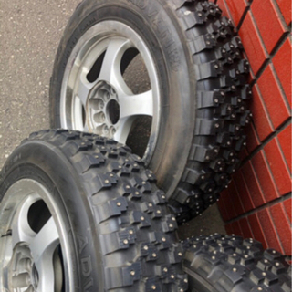 旭川発スパイクタイヤ 195/65R15 アドバン マカロニ 5穴 4本