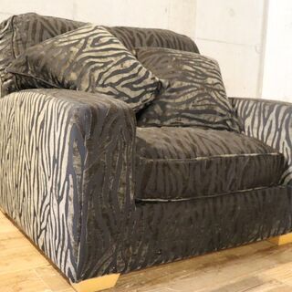 THE CONRAN SHOP(コンランショップ)で扱われていたKENSINGTON(ケンジントン) アームチェアです。ベロア調のゼブラ柄シングルソファ。アニマル柄とモダンなデザインのアームソファ。BI214