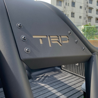 ハイラックス TRD スポーツバー 取り付けも手伝います