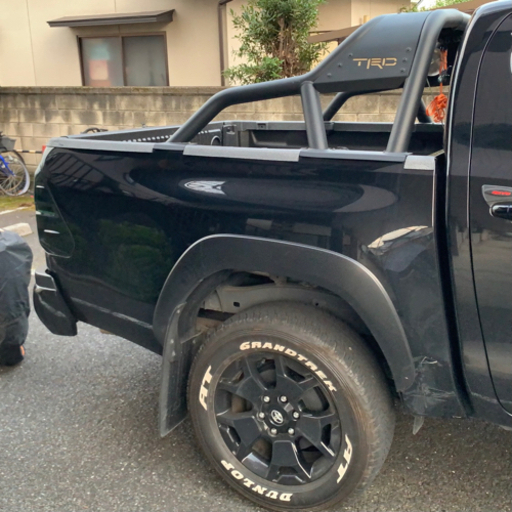 ハイラックス TRD スポーツバー 取り付けも手伝います