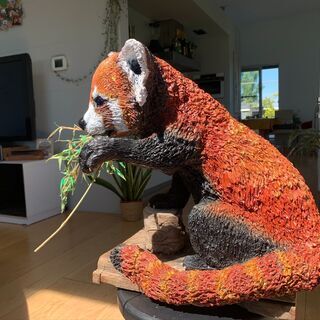 手作りの彫刻   (レッサーパンダ)