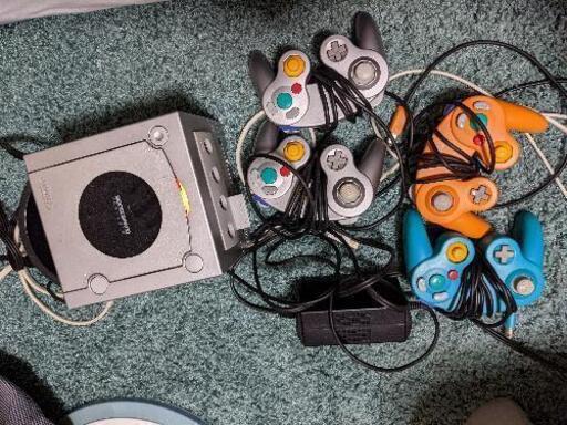 ゲームキューブ本体一式　コントローラー4個セット