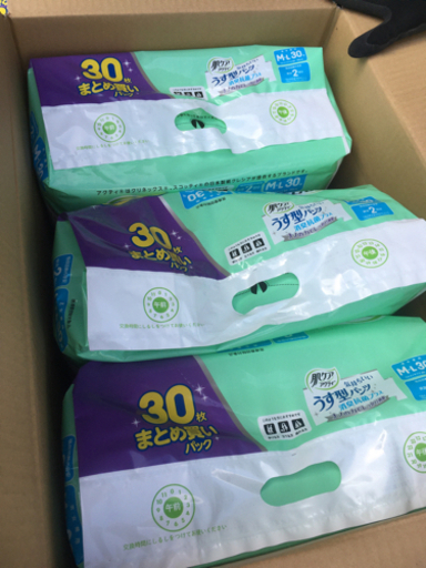 家庭用品 引き取り大歓迎！配達もします！大人用オムツ17袋 M-L30枚