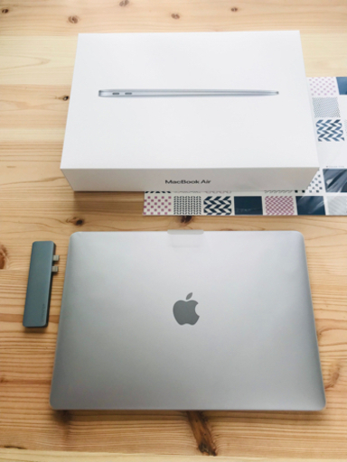 ほぼ新品/保証来年3月まで MacBook air M1 【1万円の付属品付き】