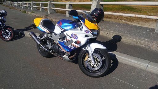 ホンダ　ＶＴＲ１０００Ｆ　ロスマンズカラー 値下げ致しました。