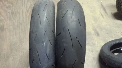 ダンロップ α13 110/80ZR-18 と 140/60R-18 中古前後セット