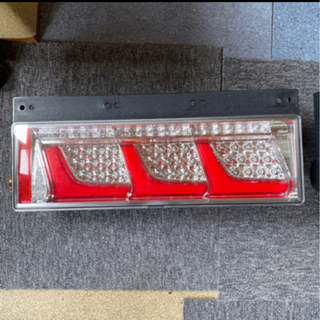 取引中　新車　テール外し