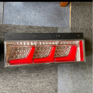 取引中　新車　テール外し