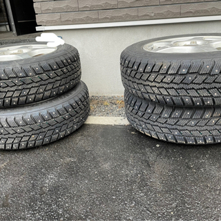 🌟最終値下げ美品🌟2013年スパイクタイヤ　ヴォクシー　セレナ　195 65r15