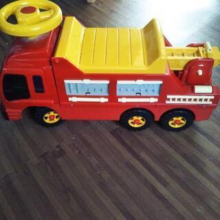 子供用　乗用玩具　消防車