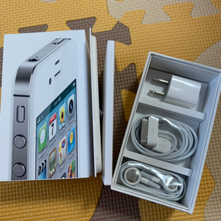 iPhone4Sの箱と付属品。付属品は未開封・未使用です。