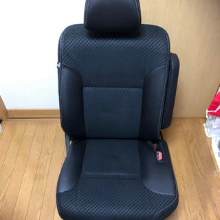 ダイハツ  LA650S タントカスタム 運転席シート