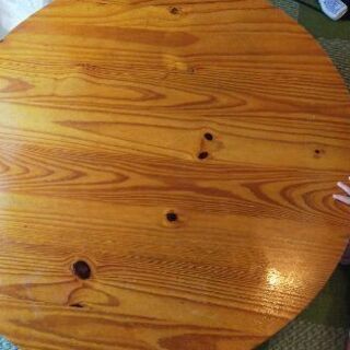 【ネット決済】値下げしました。木製の丸くて可愛いテーブルです♪♪...