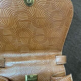 アイグナー ミューニック　AIGNER MUNIC （MADE　IN 　ITALY）　　　BAG　牛皮使用　ショルダーバッグ　ドイツにて購入