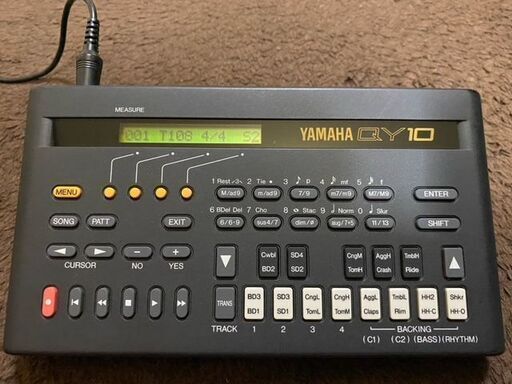 １８０００円！QY-10 YAMAHA ミュージックモバイル シーケンサー　　　取説と専用ケースとガイドビデオ付き