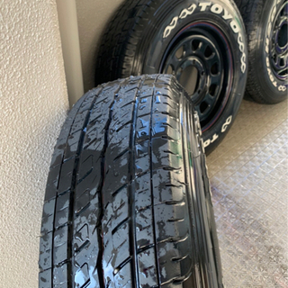 ハイエースタイヤ　4本セット