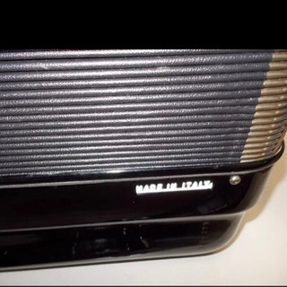 手渡しのみ。アコーディオン。41鍵盤、120ベース