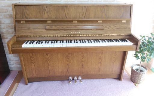 カワイピアノコンパクトインテリアデザイン、高さ108センチ可愛らしいピアノ売約済になりました。ありがとうございます
