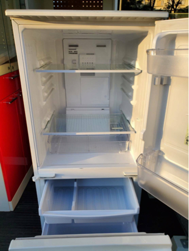 取引中2012年製シャープ人気の冷凍冷蔵庫ホワイト系美品。千葉県内配送無料。設置無料。 取引中2012年製シャープ人気の冷凍冷蔵庫ホワイト系美品。千葉県内配送