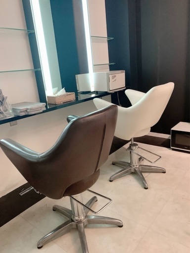 新宿の美容室移転の為、メーカー売却前にセット価格にてお譲り致します