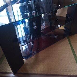 【無料】ガラスのテレビ台