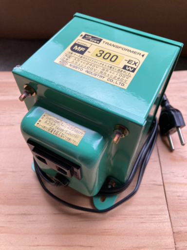 アップダウントランス240Vー100V  300W