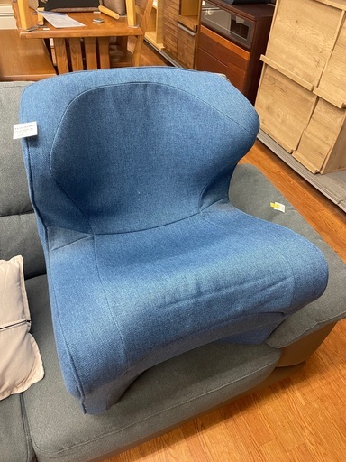 スタイルドクターチェアプラス MTG ネイビー 参考価格40000円