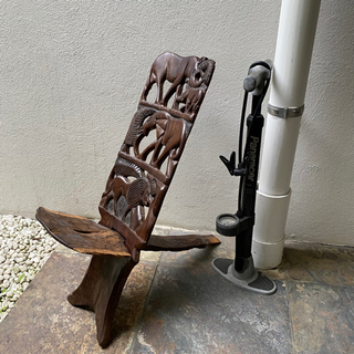 ザンビアの手彫りチェア　工芸品　木製