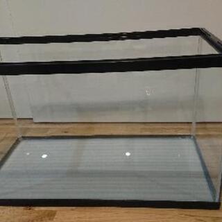 終了しました。中古ガラス製水槽　約60×30cm