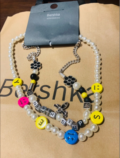 ショッパーとレシート付 Bershka ベルシュカパールスマイリーネックレス 即日発送です カナ 大阪の服 ファッションの中古 古着あげます 譲ります ジモティーで不用品の処分