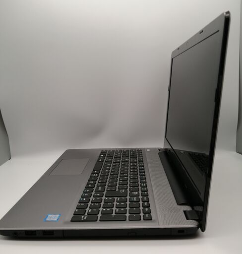 Diginnosノートパソコン i3（中古）、4GBのメモリ、SDD240GB、15.6画面