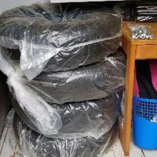 ハイエース　純正タイヤ4本セット