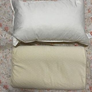 枕2個（ニトリ＆低反発）カバー付き（洗濯済み）