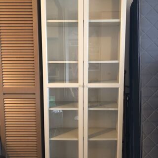 【ネット決済】IKEA（イケア）　本棚　ホワイト／白　ガラス扉付...