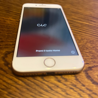 iPhone8 購入から一年半年程使用　裏面シールあり美品　ひび割れなし