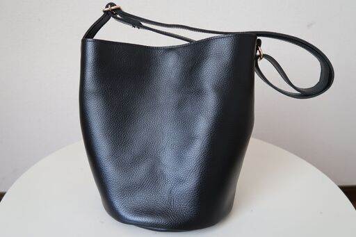 OUR HOME 日本製 こだわりレザーのバケツバッグ 黒 ブラック 本革