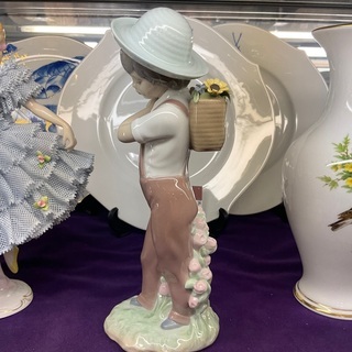 B1*８【ご来店頂ける方限定】リアドロ　「花カゴの少年」箱あり