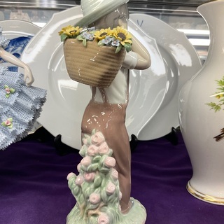 B1*８【ご来店頂ける方限定】リアドロ　「花カゴの少年」箱あり