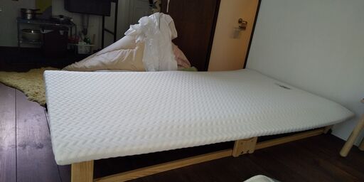檜・すのこの折り畳みベッド、新品同様を一万円で。